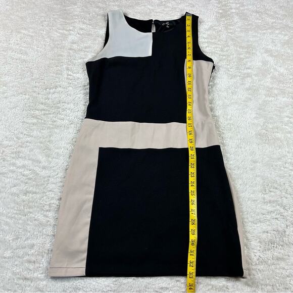 C Luce geometric print sheath dress in cream and black, size small - Picture 4 of 9